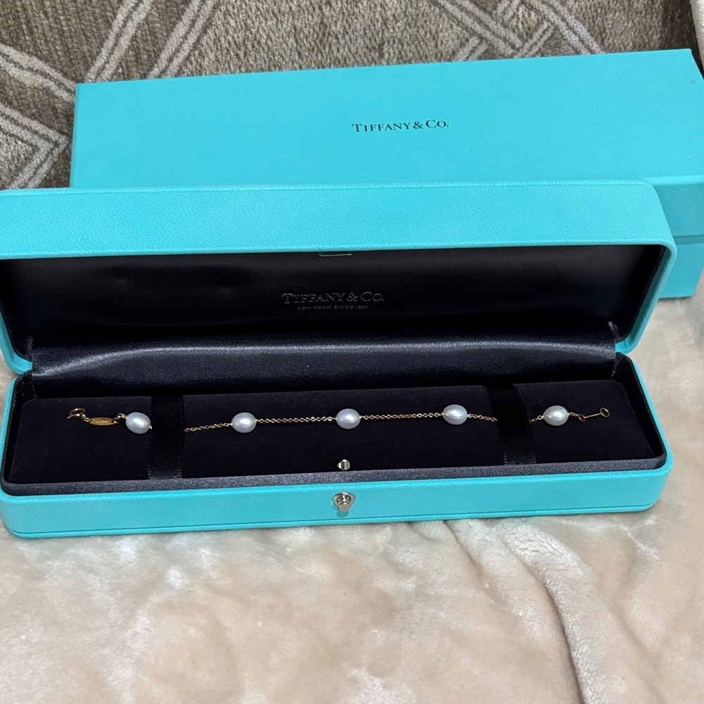 Tiffany & Co. Gold Bracelet with White Pearls